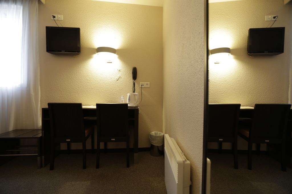 ホテル オテル オー プチ カポラル メゾン・アルフォール 部屋 写真